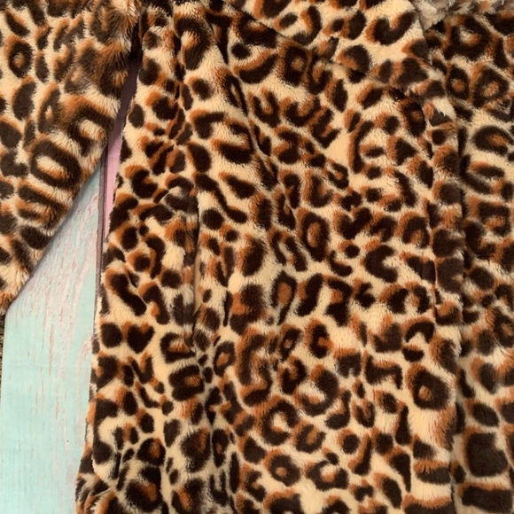 Fuzzy and soft cheetah jacket - Picture 3 of 9